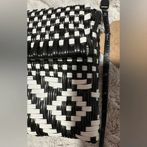 Maria Victoria Carlota Woven Wristlet Clutch - Picture 3 of 9